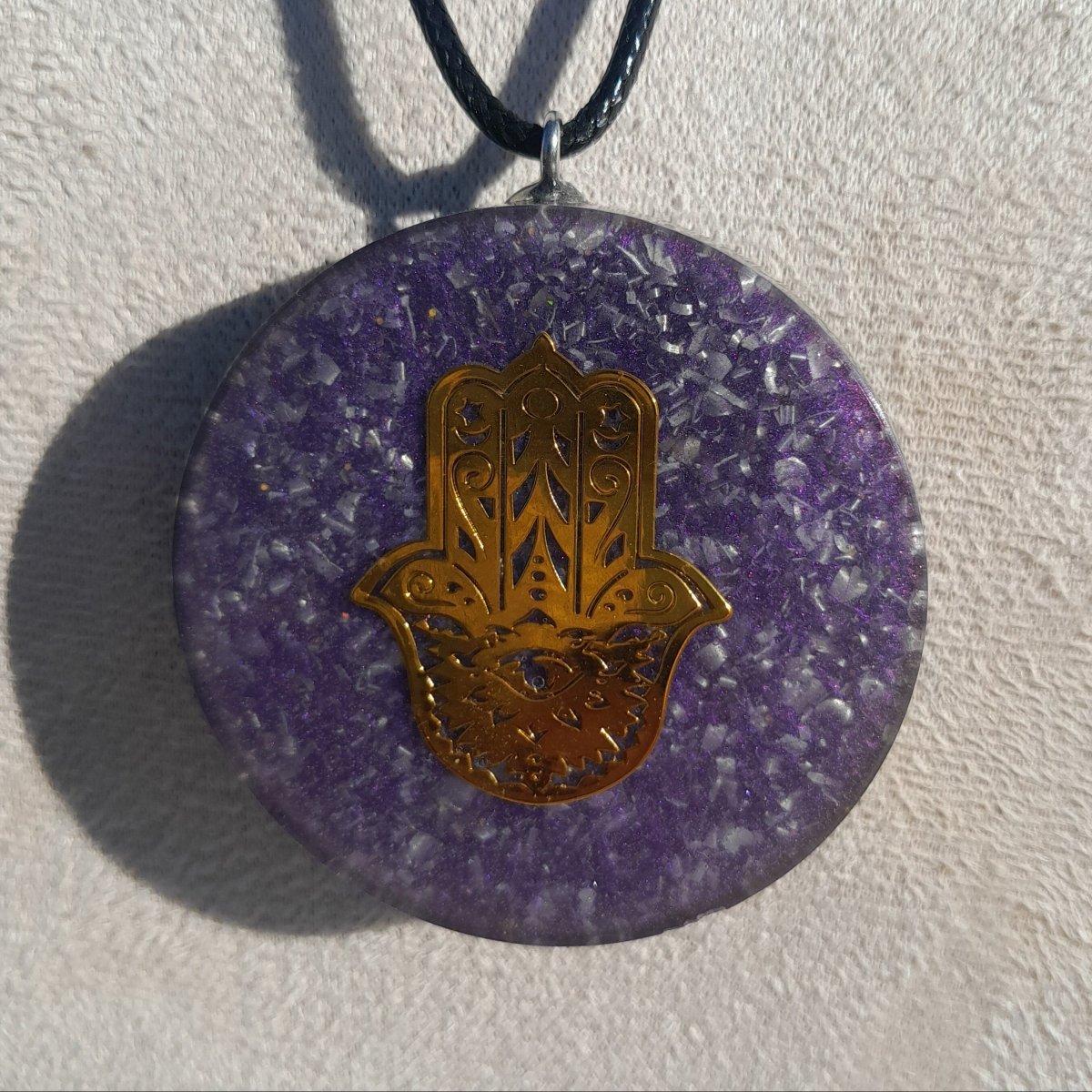 Colgante de Orgonita Mano de Fátima con Shungita - Mundo Orgon LTD