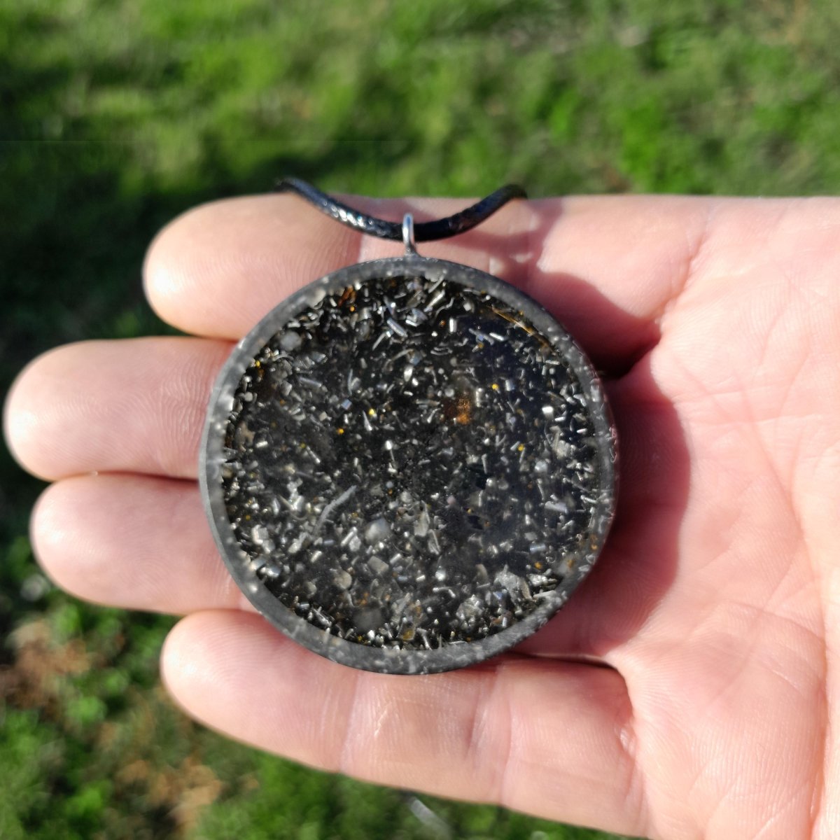 Colgante Orgonita Azul Sri Yantra con Shungita - Mundo Orgon