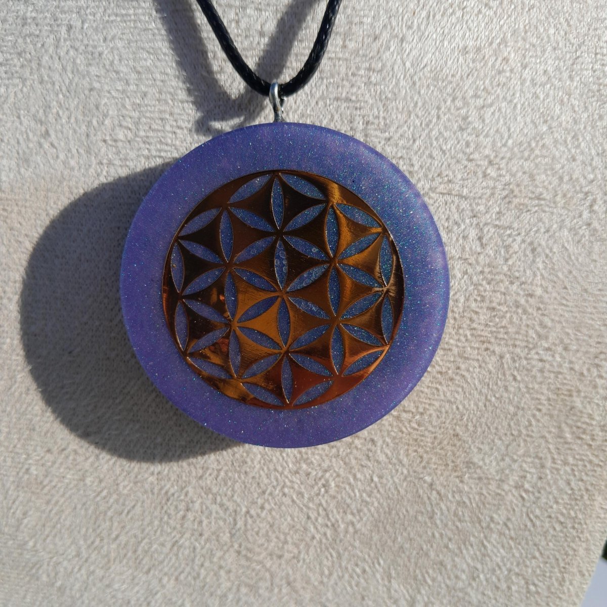 Colgante Orgonita Flor de la Vida color Violeta con Shungita - Mundo Orgon