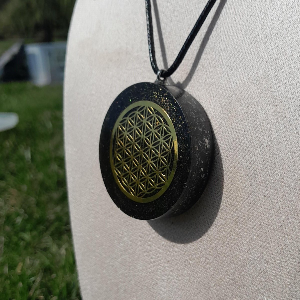 Colgante Orgonita Flor de la Vida con Shunguita en Polvo - Mundo Orgon