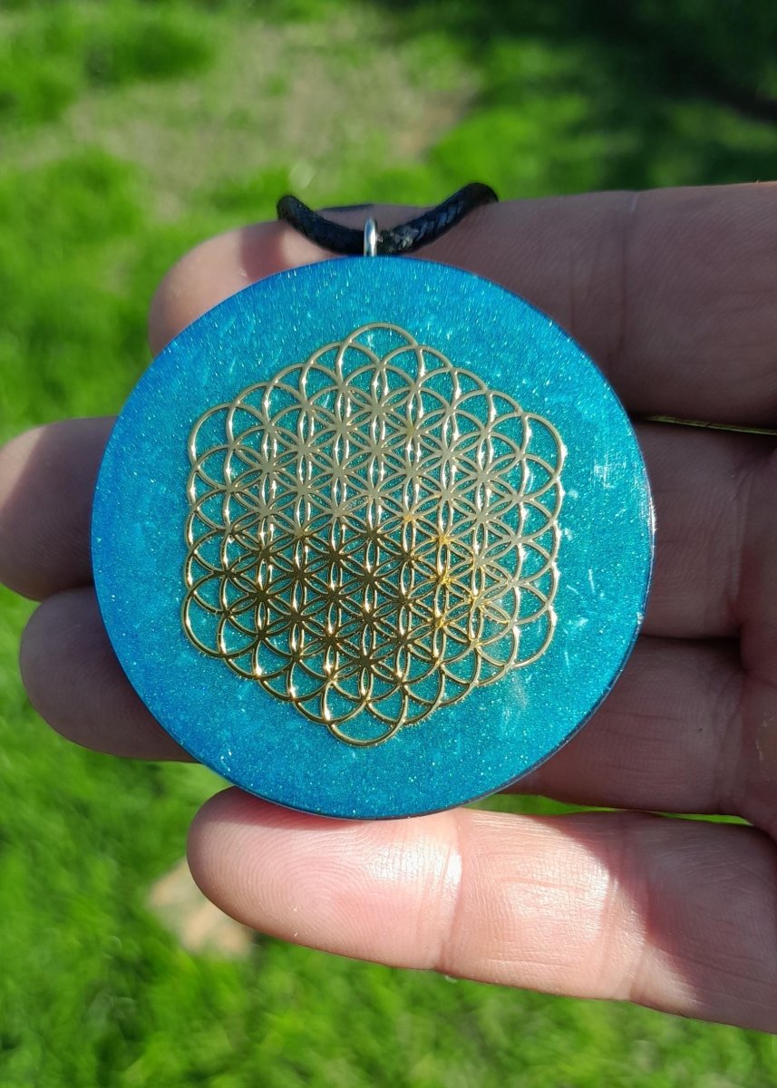 Colgante Orgonita Flor de la Vida Hexagonal Azul Cielo con Shungita - Mundo Orgon