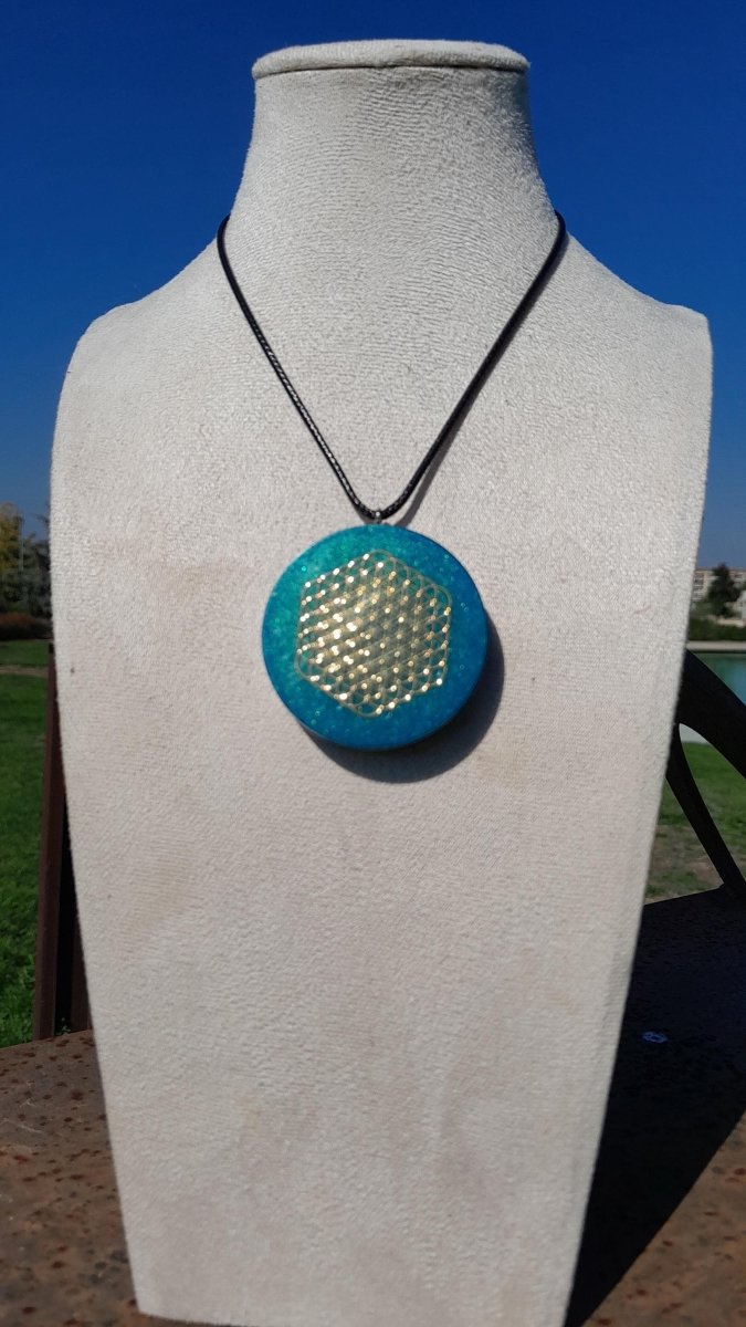 Colgante Orgonita Flor de la Vida Hexagonal Azul Cielo con Shungita - Mundo Orgon
