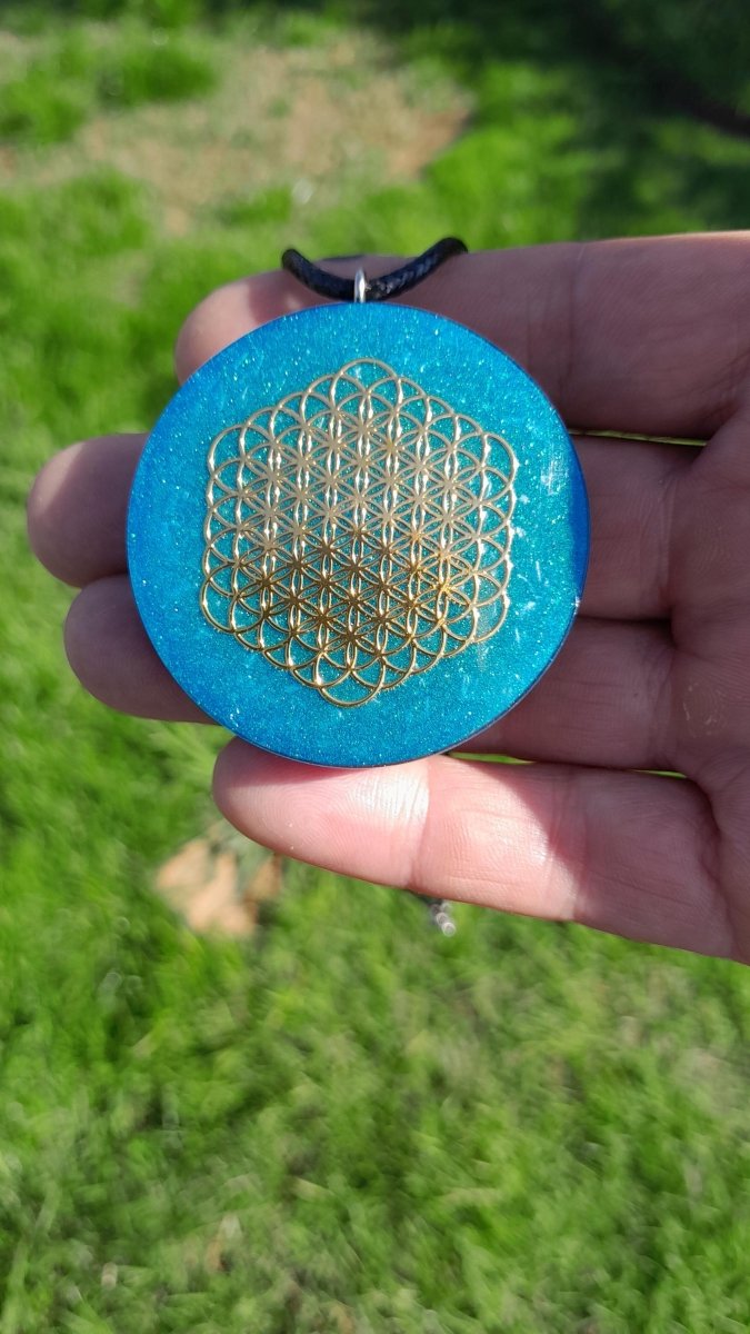 Colgante Orgonita Flor de la Vida Hexagonal Azul Cielo con Shungita - Mundo Orgon
