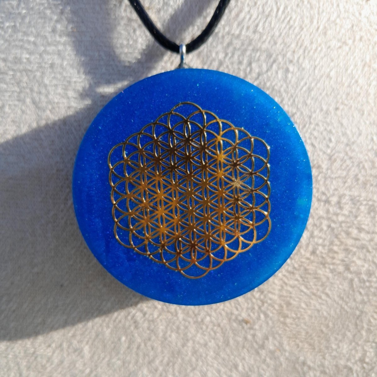 Colgante Orgonita Flor de la Vida Hexagonal Azul Marino con Shungita - Mundo Orgon