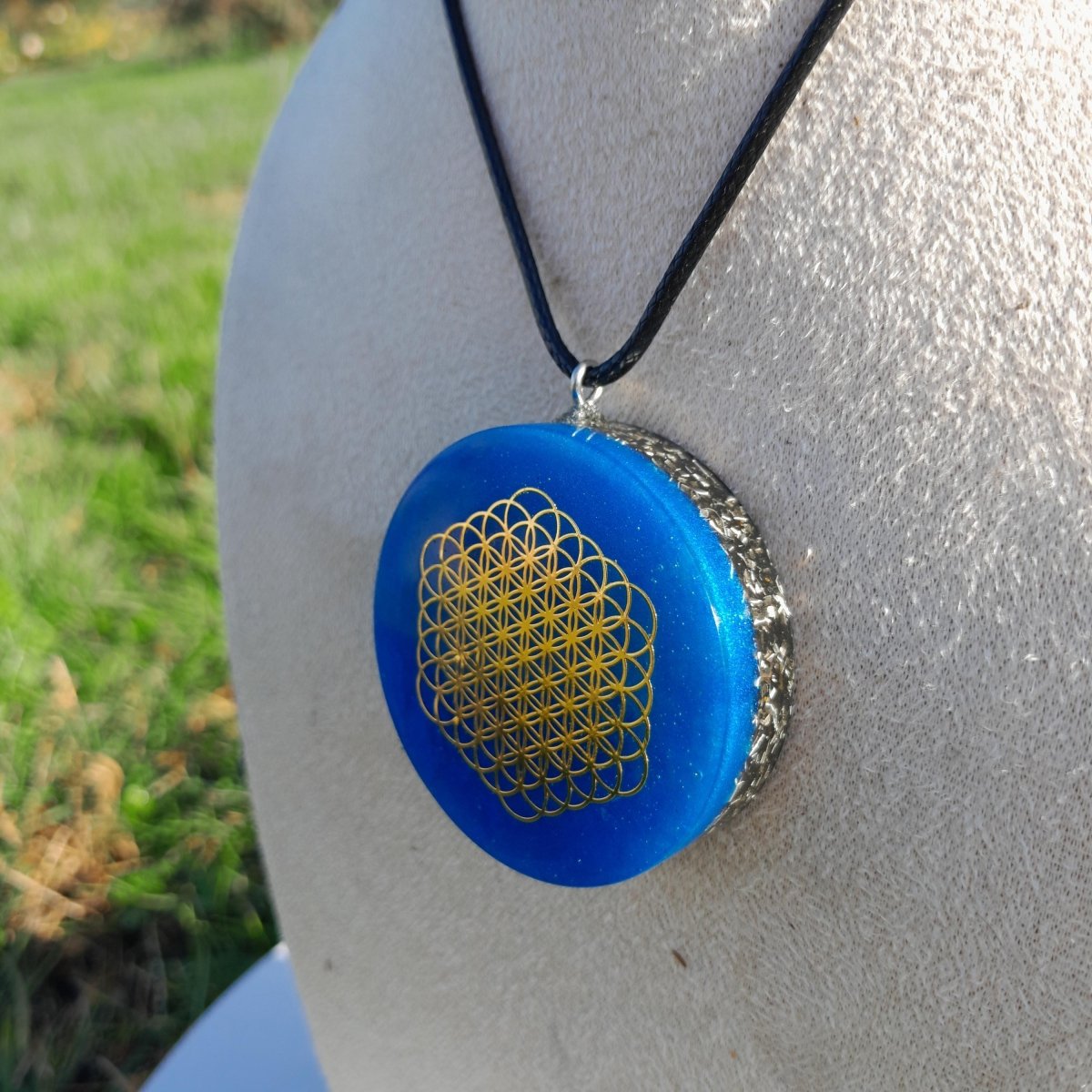 Colgante Orgonita Flor de la Vida Hexagonal Azul Marino con Shungita - Mundo Orgon