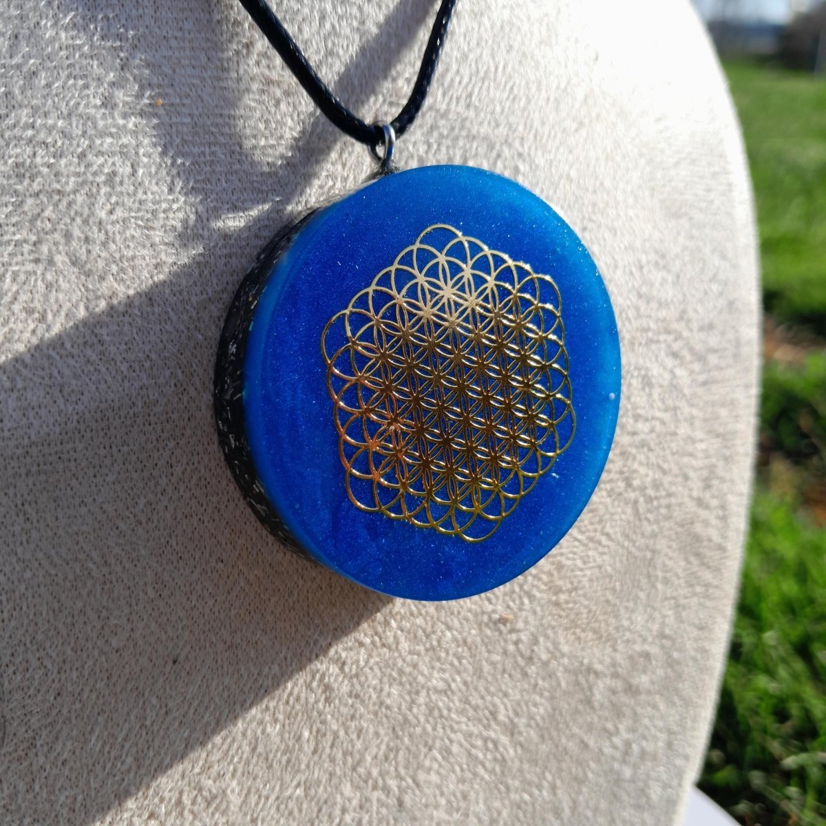Colgante Orgonita Flor de la Vida Hexagonal Azul Marino con Shungita - Mundo Orgon