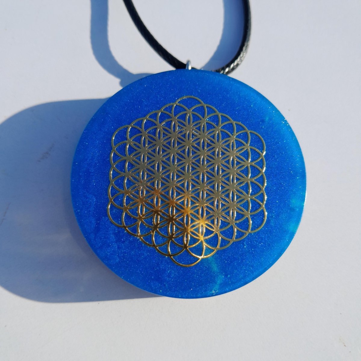 Colgante Orgonita Flor de la Vida Hexagonal Azul Marino con Shungita - Mundo Orgon