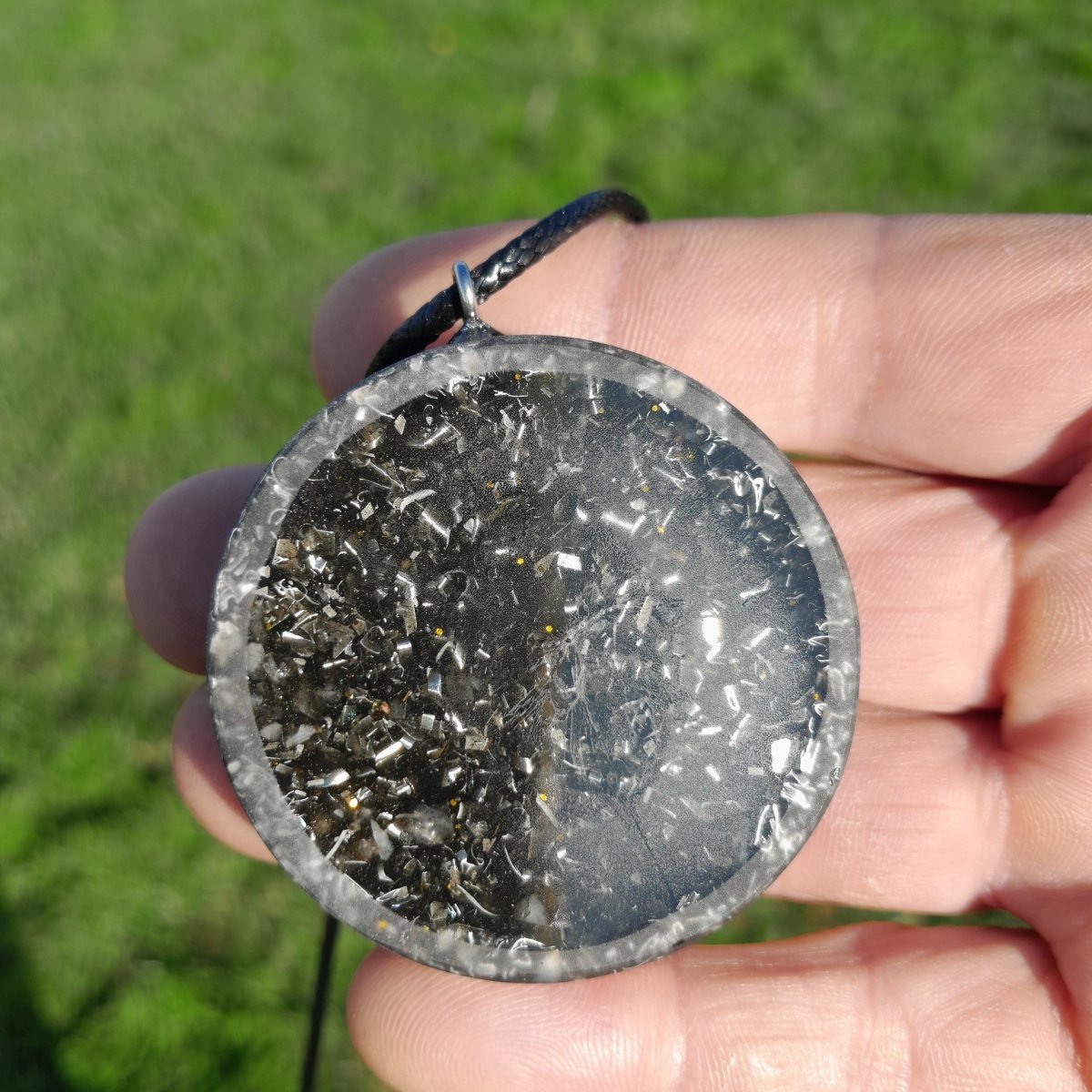 Colgante Orgonita Flor de la Vida Hexagonal Azul Marino con Shungita - Mundo Orgon