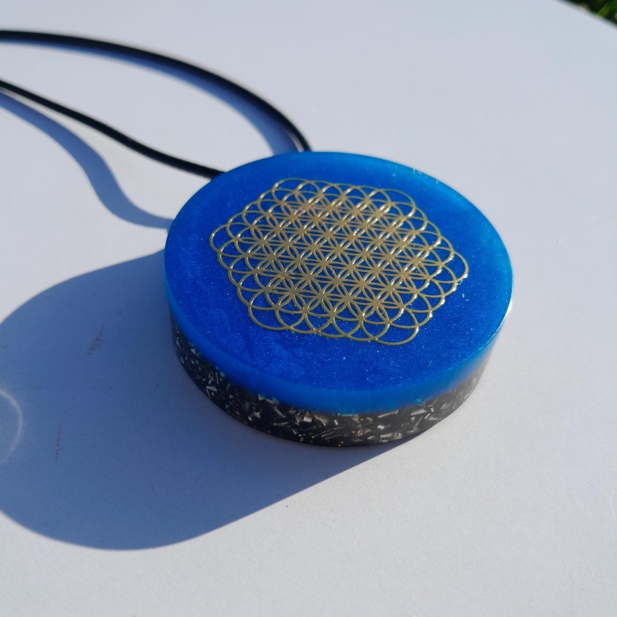 Colgante Orgonita Flor de la Vida Hexagonal Azul Marino con Shungita - Mundo Orgon