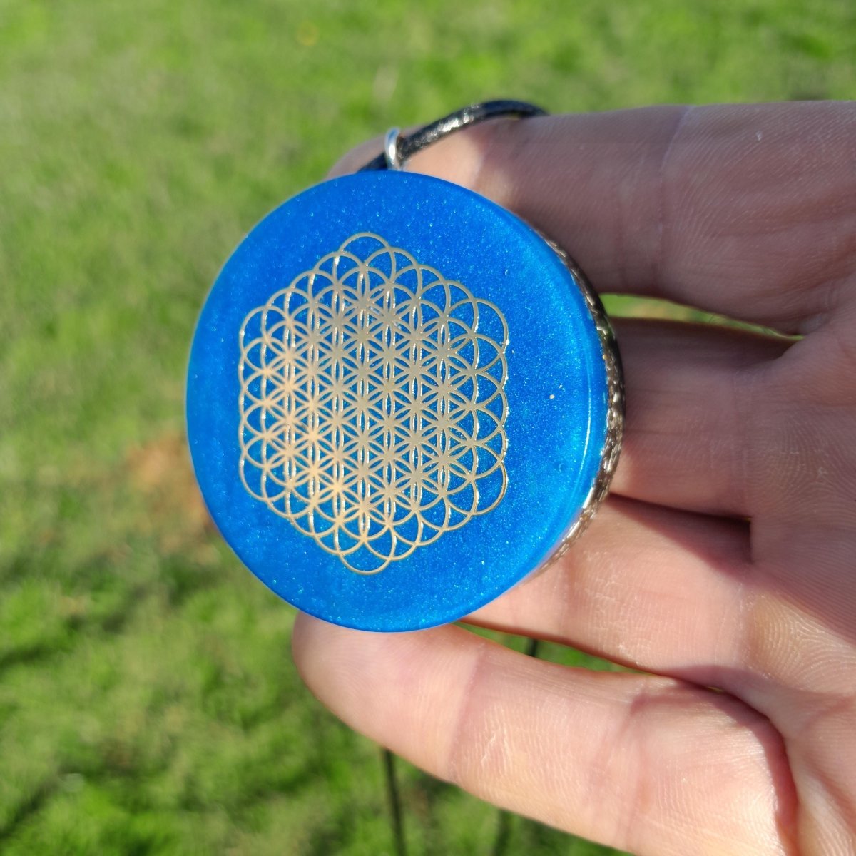 Colgante Orgonita Flor de la Vida Hexagonal Azul Marino con Shungita - Mundo Orgon