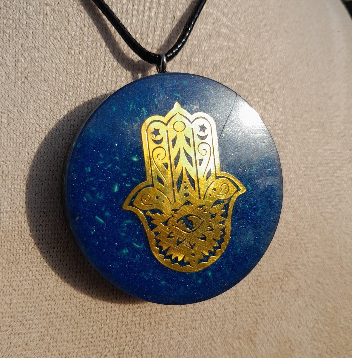 Colgante Orgonita Mano de Fátima con Shungita - Mundo Orgon