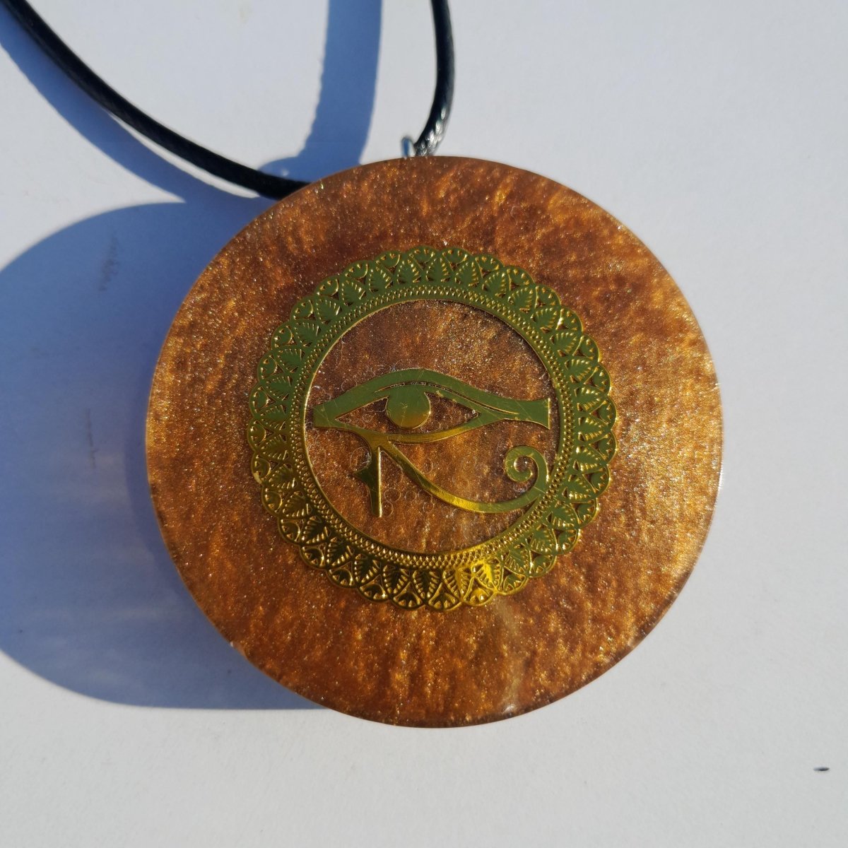 Colgante Orgonita Ojo de Horus con Shungita - Mundo Orgon