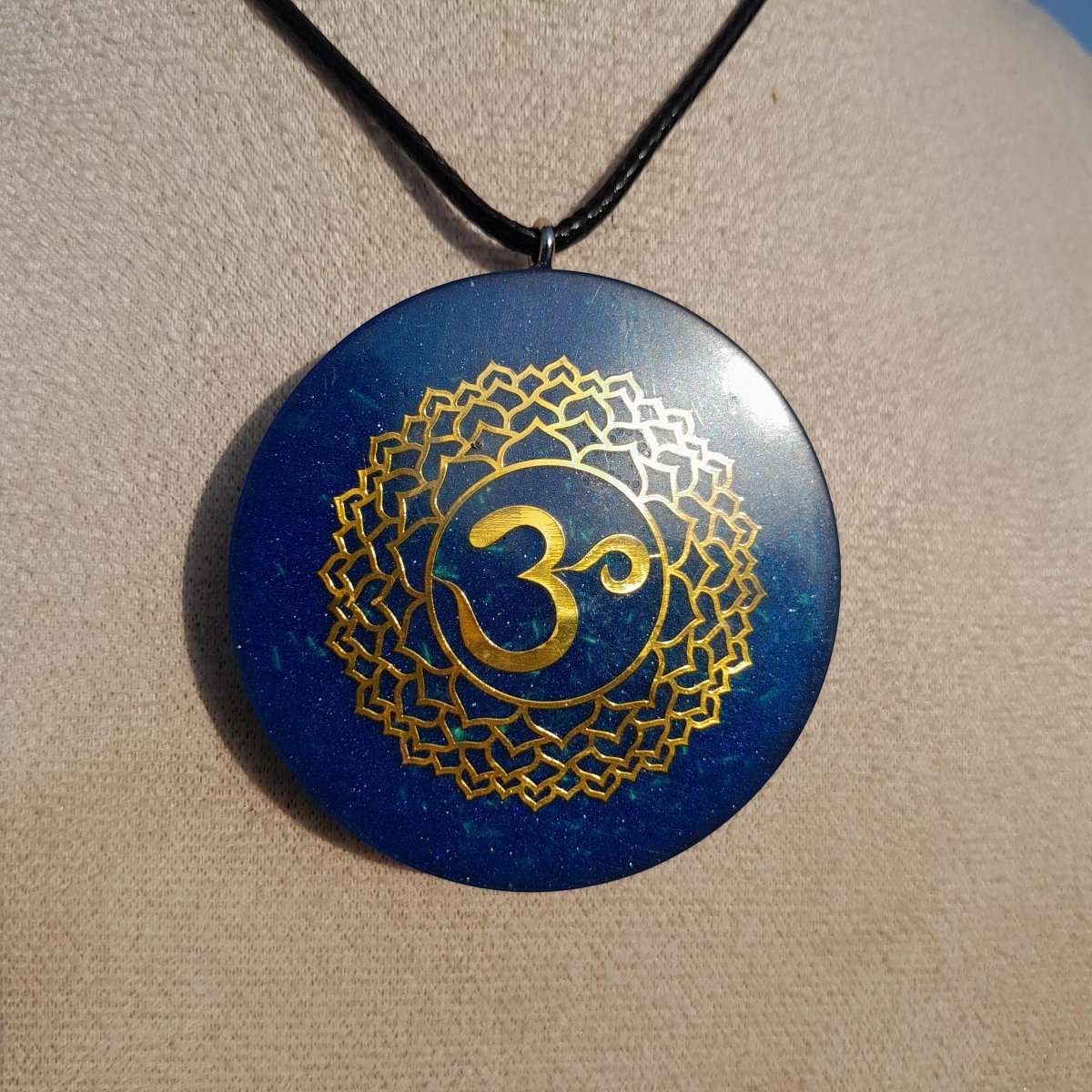 Colgante Orgonita OM con Shungita Azul - Mundo Orgon