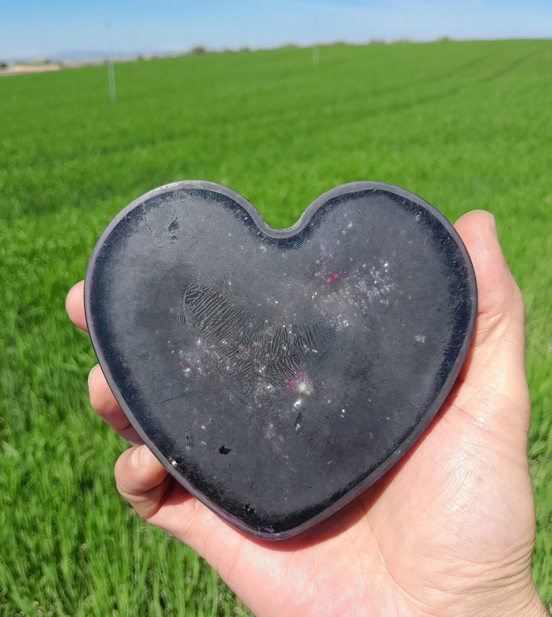 Corazón Orgonita Violeta con Shunguita - Armonizador de Energía - Mundo Orgon