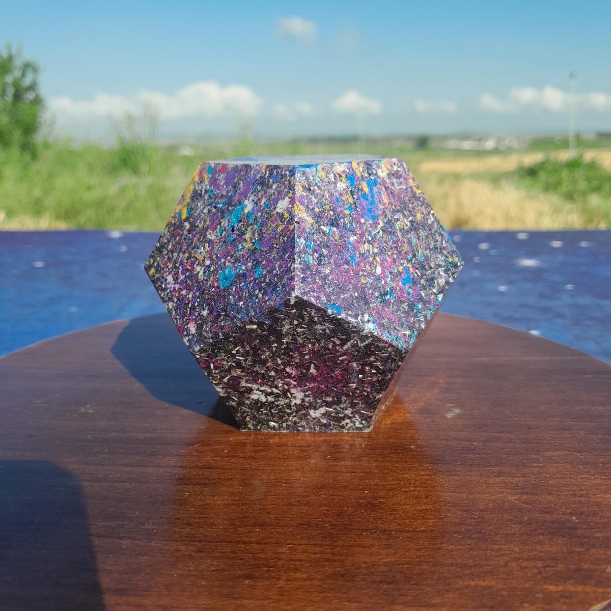 Dodecaedro de Orgonita Multicolor con Shunguita - Mundo Orgon