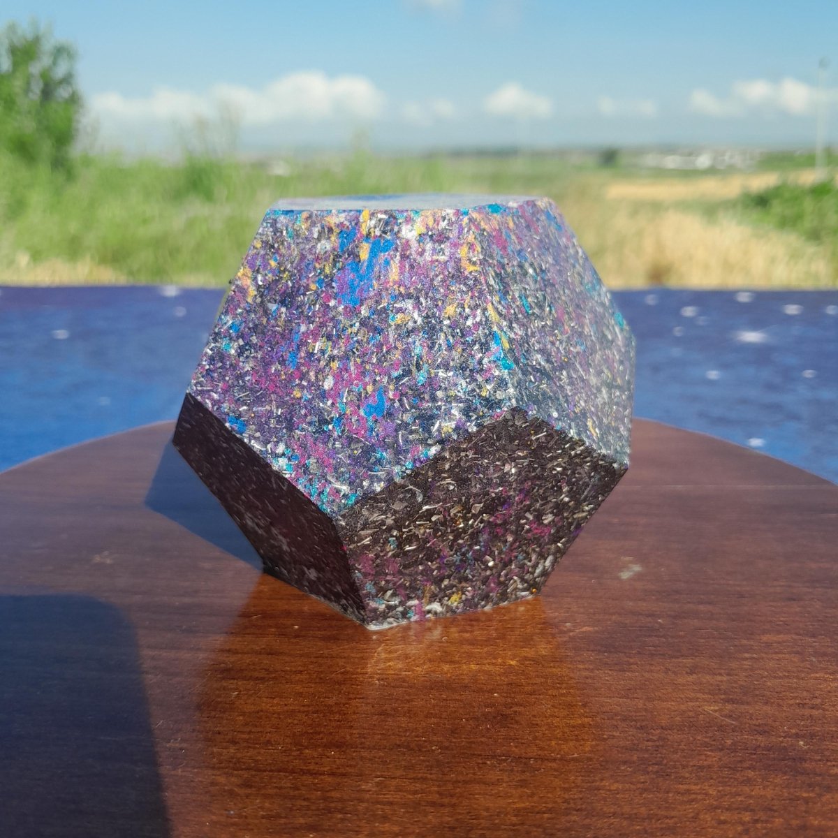 Dodecaedro de Orgonita Multicolor con Shunguita - Mundo Orgon