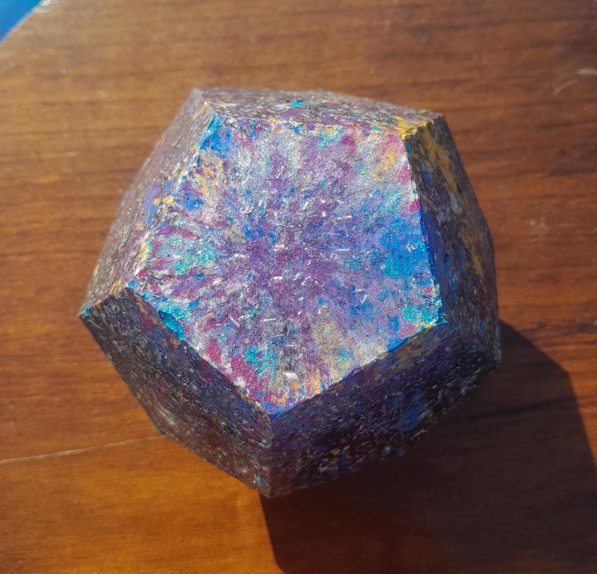 Dodecaedro de Orgonita Multicolor con Shunguita - Mundo Orgon