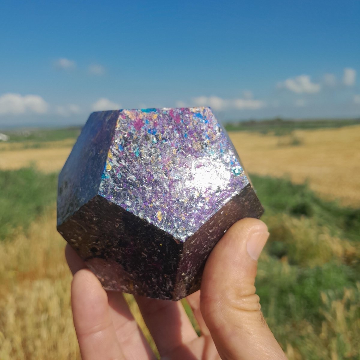 Dodecaedro de Orgonita Multicolor con Shunguita - Mundo Orgon