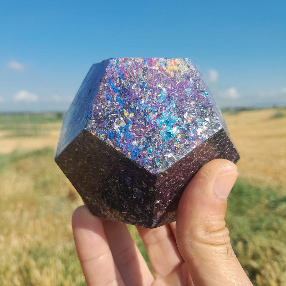 Dodecaedro de Orgonita Multicolor con Shunguita - Mundo Orgon