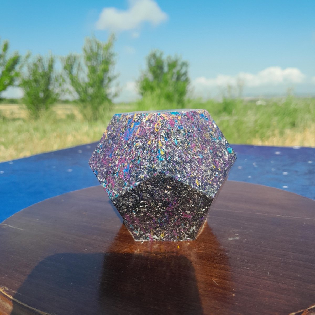 Dodecaedro de Orgonita Multicolor con Shunguita - Mundo Orgon