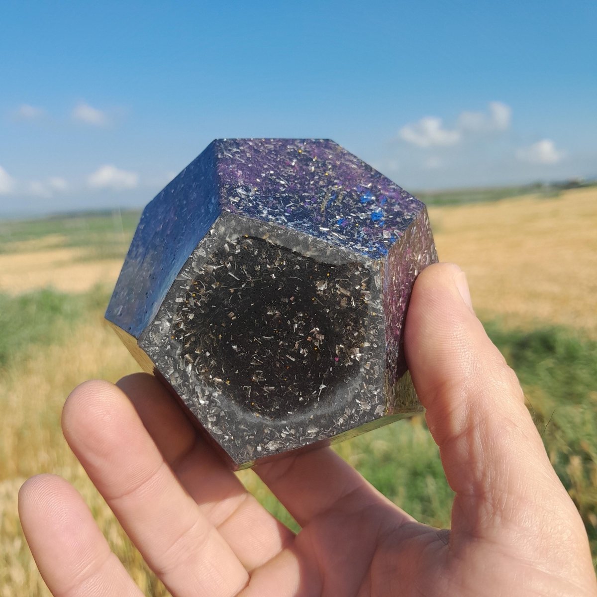 Dodecaedro de Orgonita Multicolor con Shunguita - Mundo Orgon