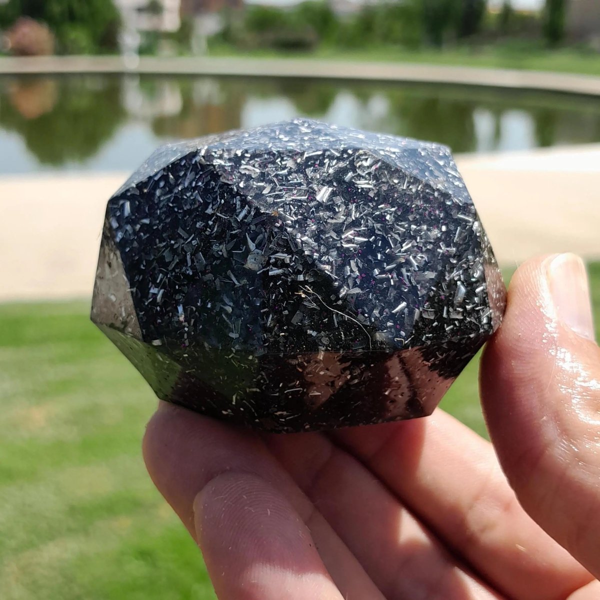 Domo de Orgonita con Shunguita - Tamaño Mediano - Mundo Orgon