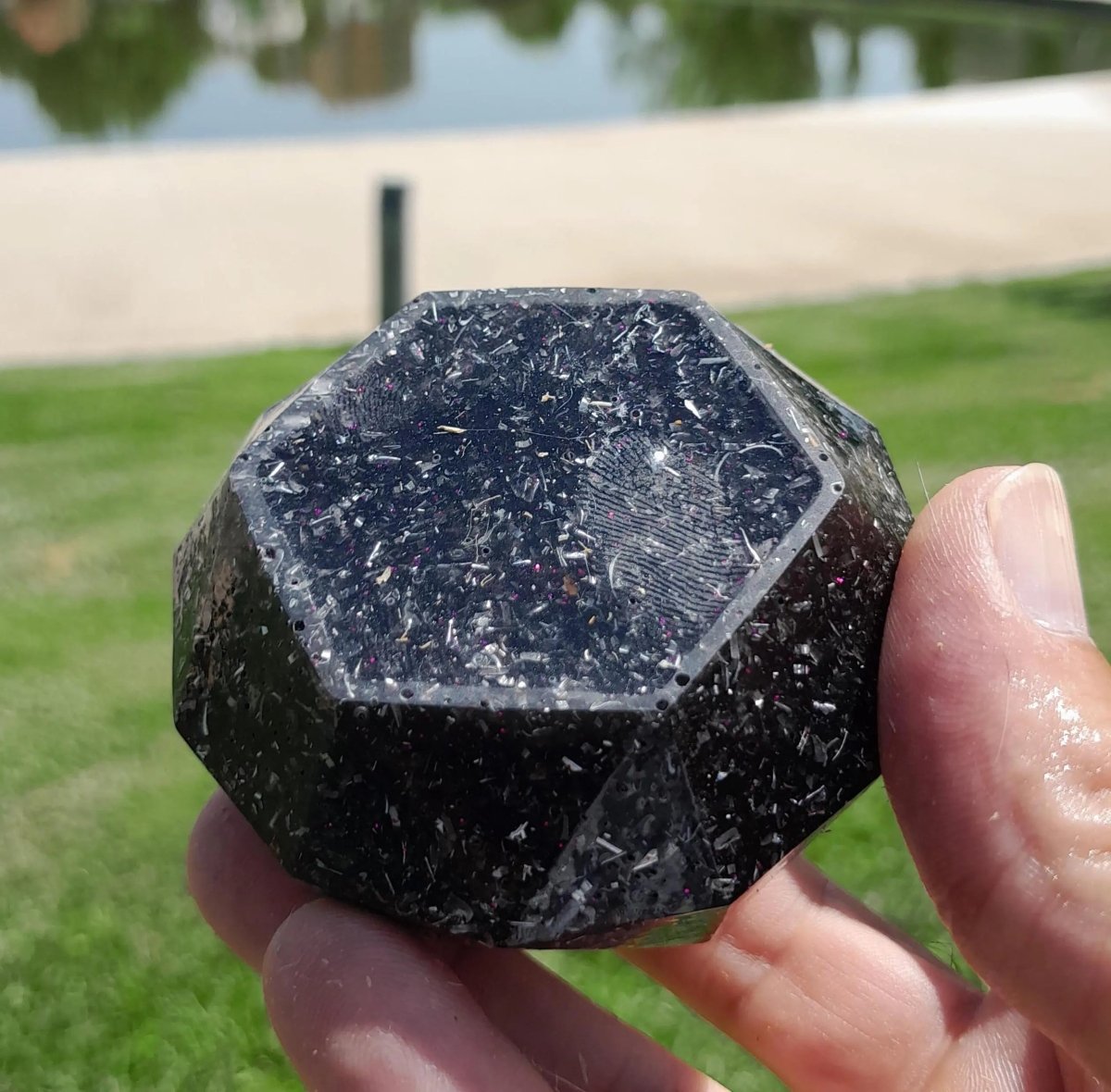 Domo de Orgonita con Shunguita - Tamaño Mediano - Mundo Orgon