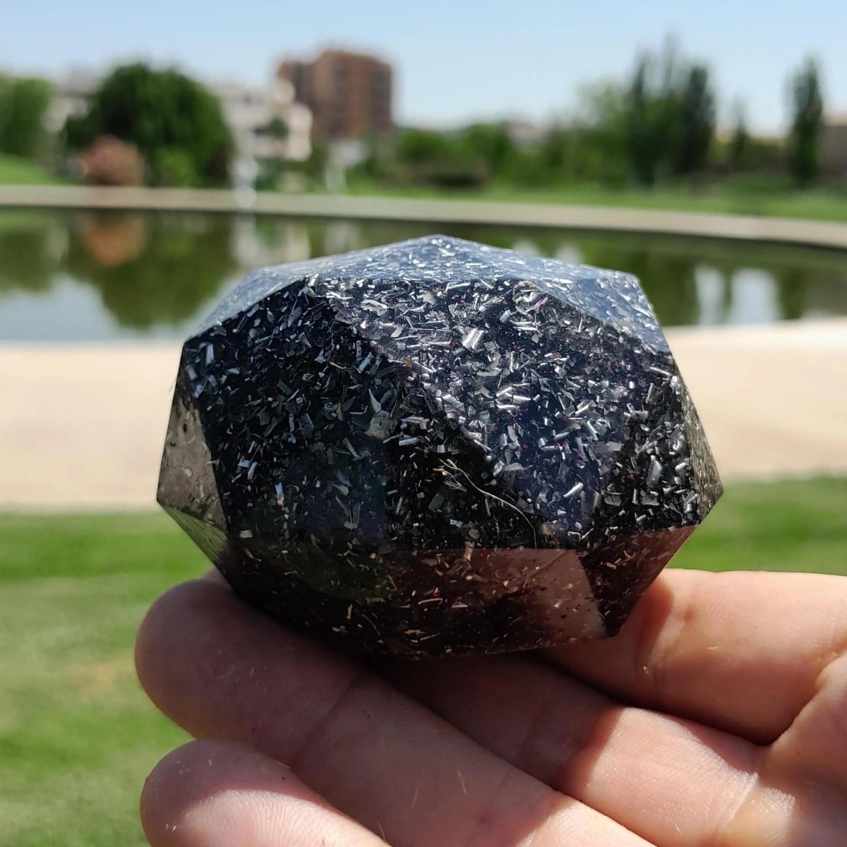 Domo de Orgonita con Shunguita - Tamaño Mediano - Mundo Orgon