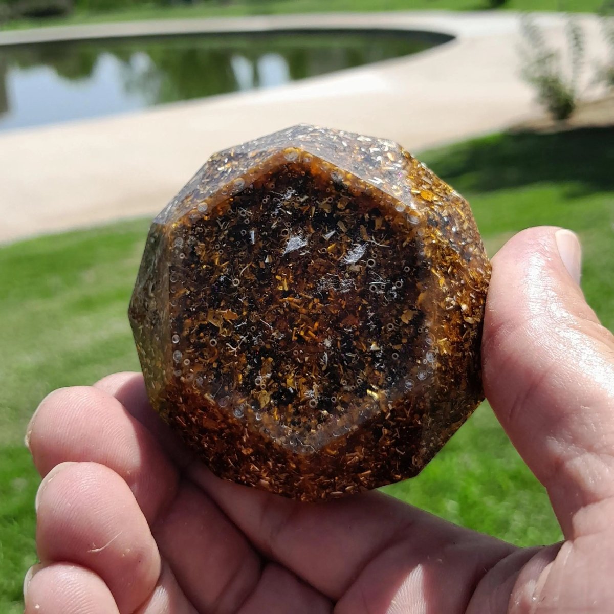 Domo de Orgonita Marrón - Tamaño Mediano - Mundo Orgon