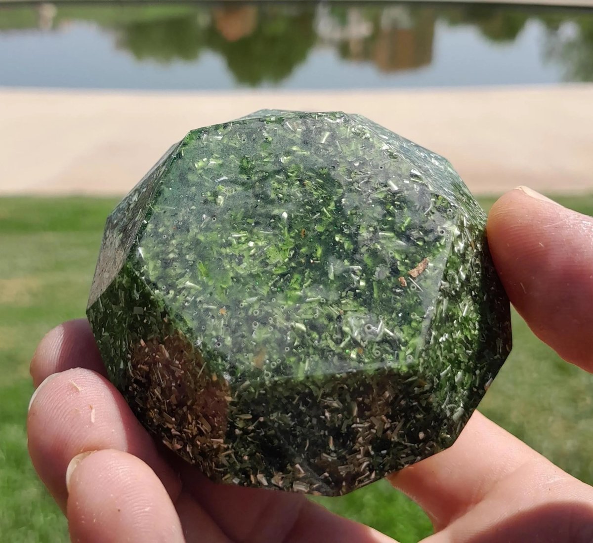 Domo de Orgonita Verde - Tamaño Mediano - Mundo Orgon