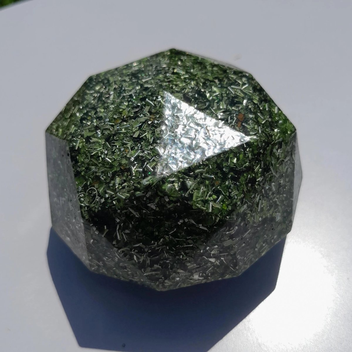 Domo de Orgonita Verde - Tamaño Mediano - Mundo Orgon