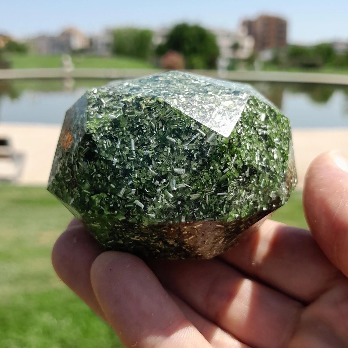 Domo de Orgonita Verde - Tamaño Mediano - Mundo Orgon
