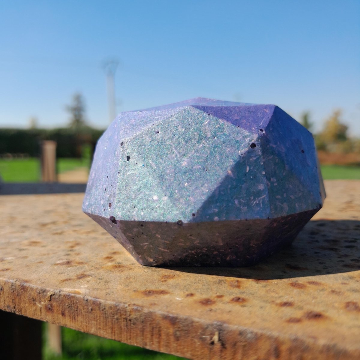 Domo de Orgonita Violeta con Pigmentos de Mica - Protector 5G - Mundo Orgon