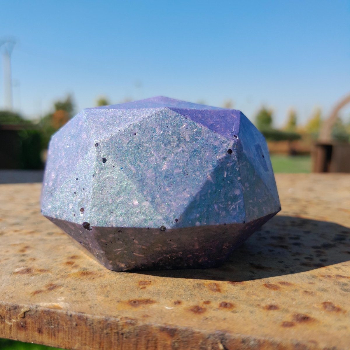 Domo de Orgonita Violeta con Pigmentos de Mica - Protector 5G - Mundo Orgon