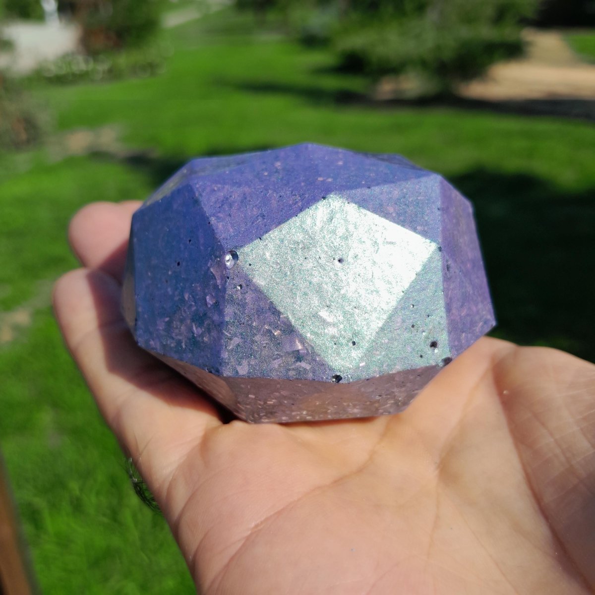 Domo de Orgonita Violeta con Pigmentos de Mica - Protector 5G - Mundo Orgon