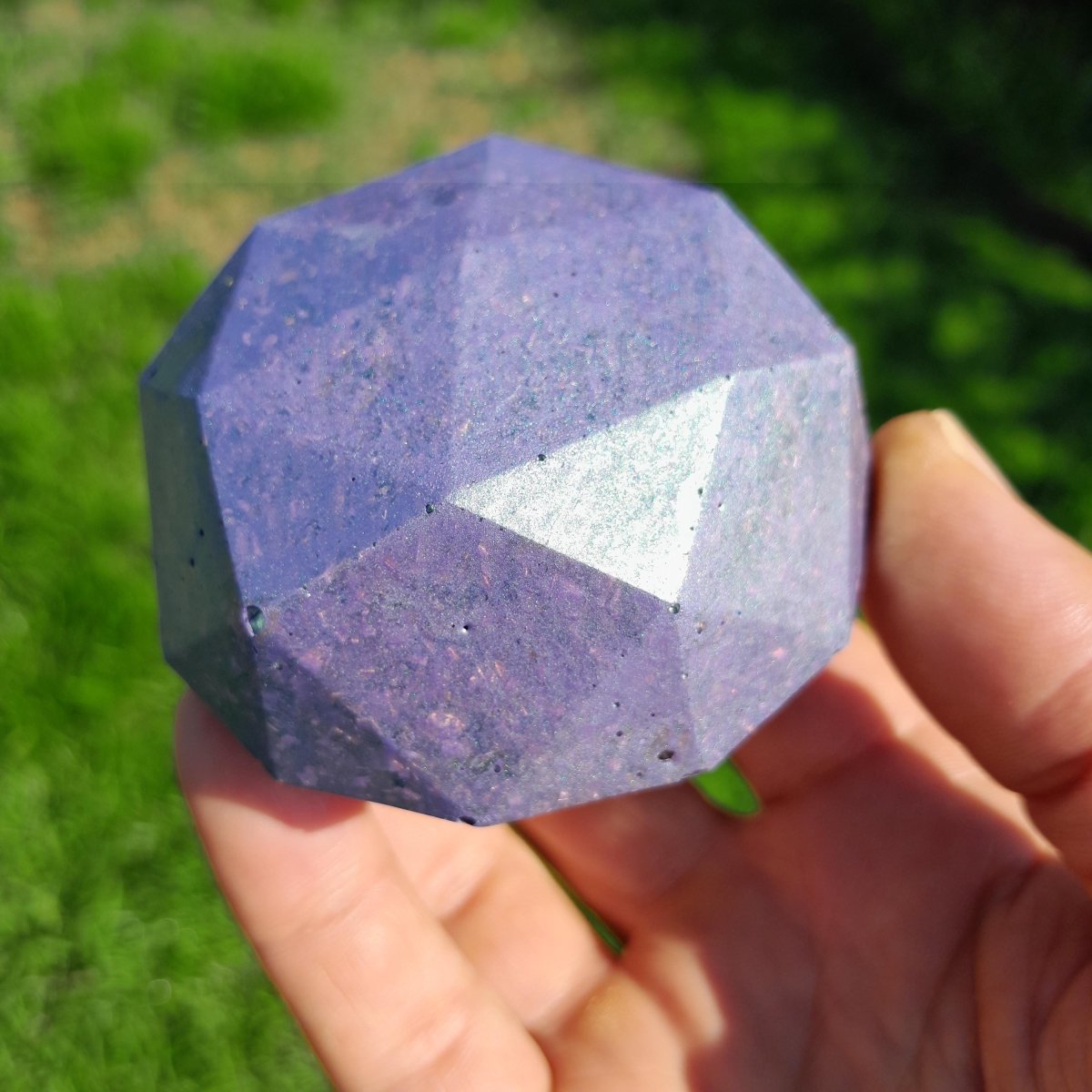 Domo de Orgonita Violeta con Pigmentos de Mica - Protector 5G - Mundo Orgon