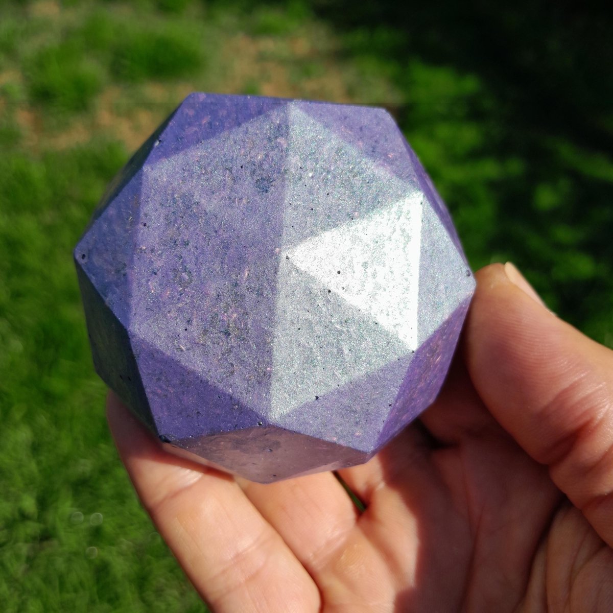 Domo de Orgonita Violeta con Pigmentos de Mica - Protector 5G - Mundo Orgon