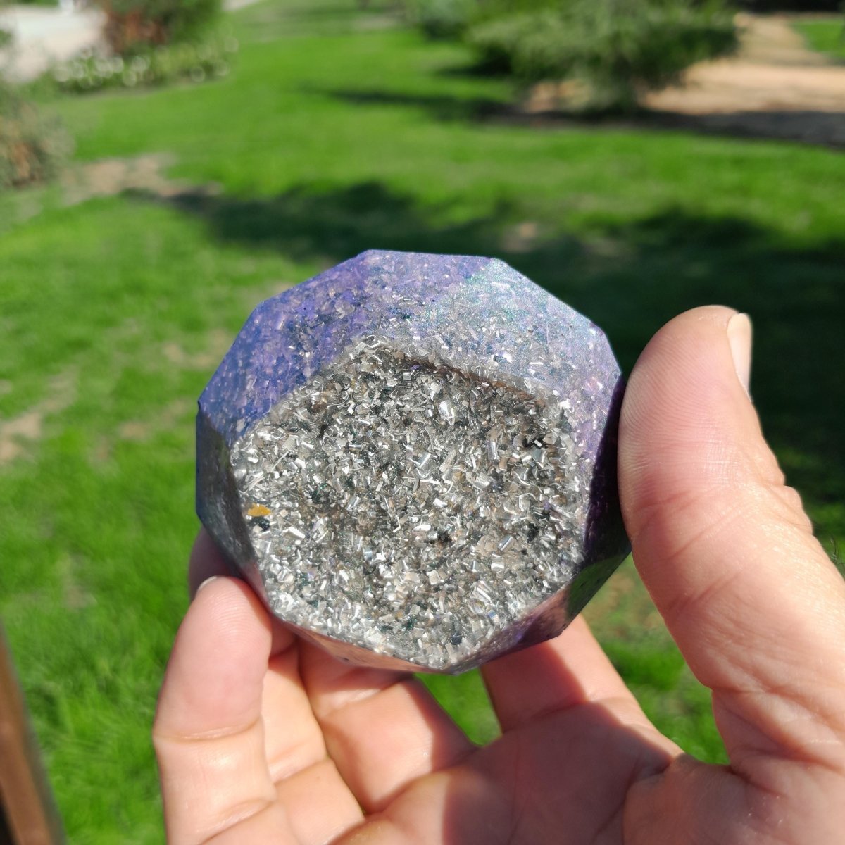 Domo de Orgonita Violeta con Pigmentos de Mica - Protector 5G - Mundo Orgon