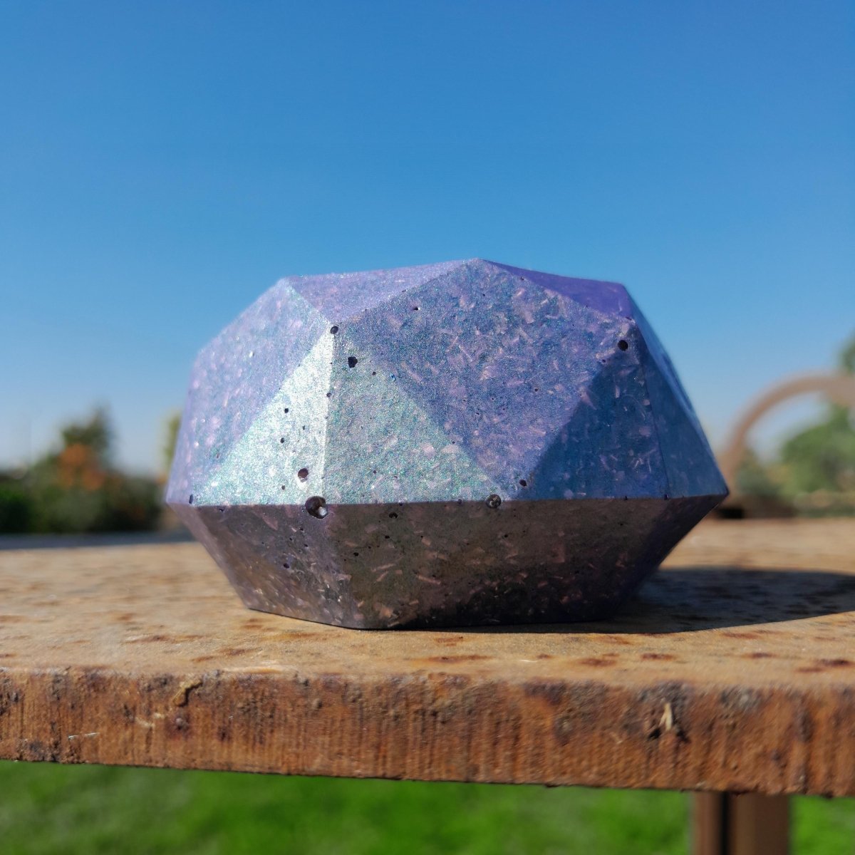 Domo de Orgonita Violeta con Pigmentos de Mica - Protector 5G - Mundo Orgon