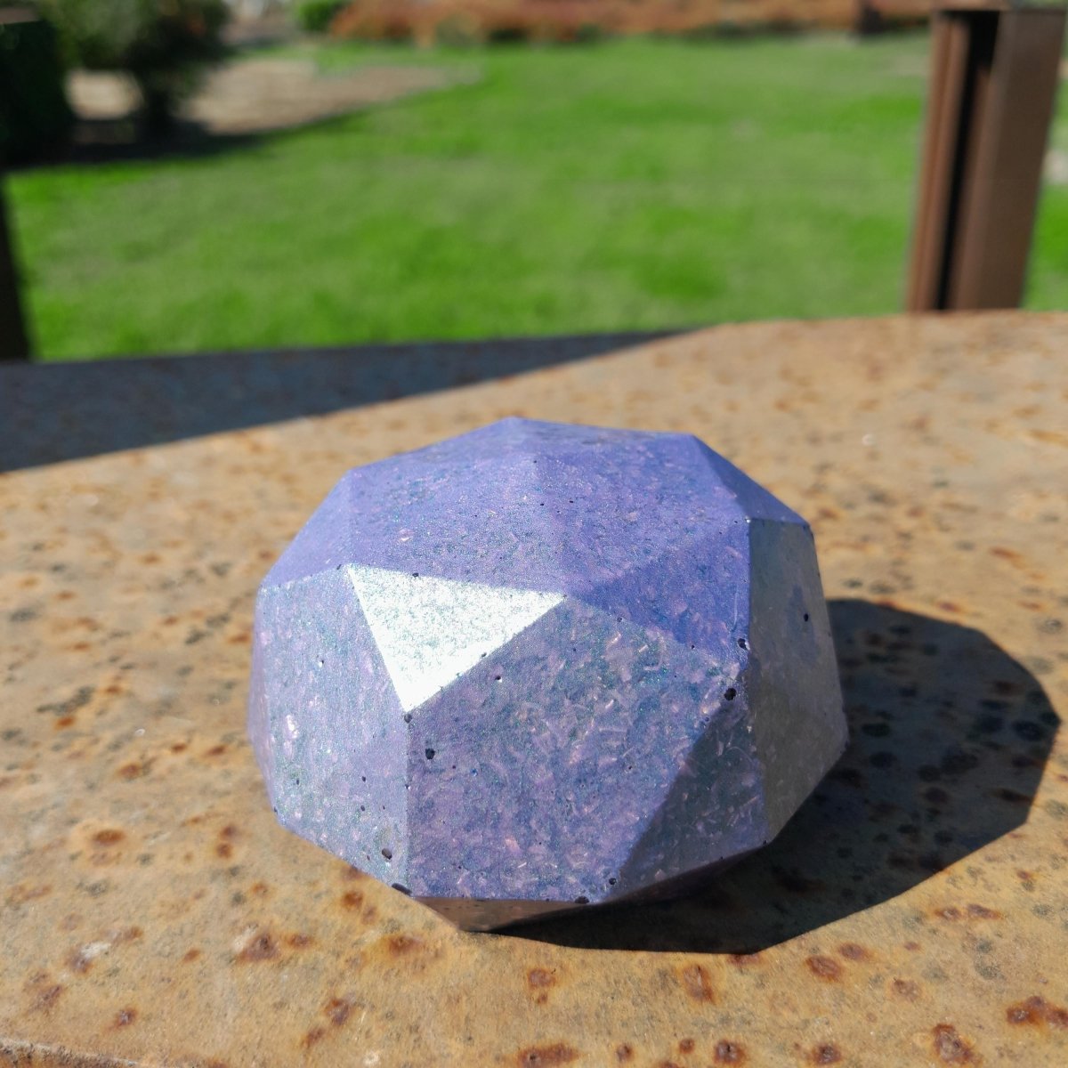 Domo de Orgonita Violeta con Pigmentos de Mica - Protector 5G - Mundo Orgon