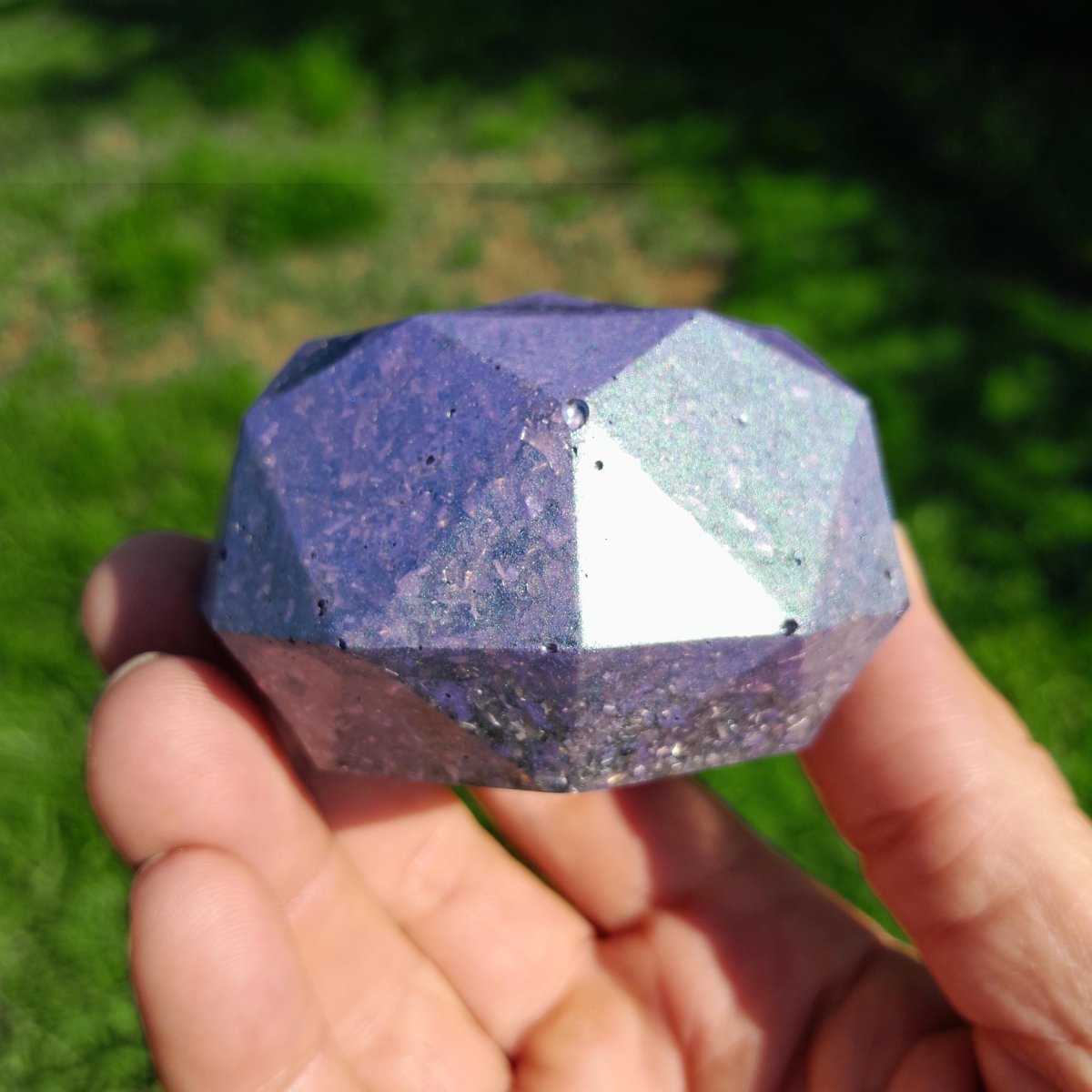 Domo de Orgonita Violeta con Pigmentos de Mica - Protector 5G - Mundo Orgon