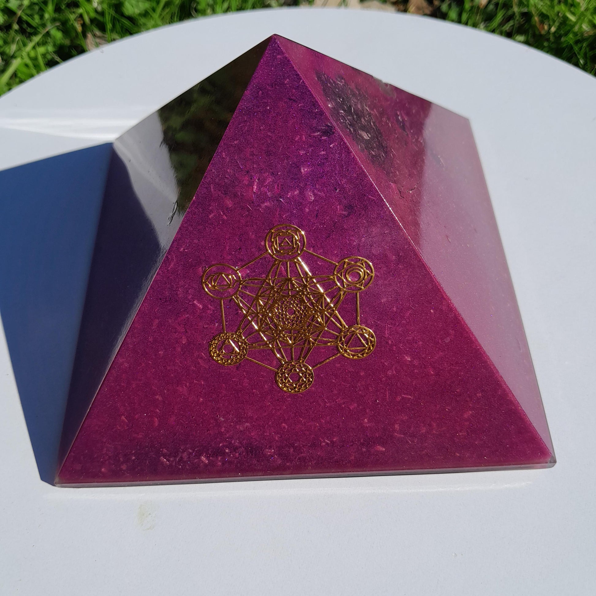 Pirámide Orgonita Cubo de Metatron Violeta - 120mm de Base- Orgone Pyramid