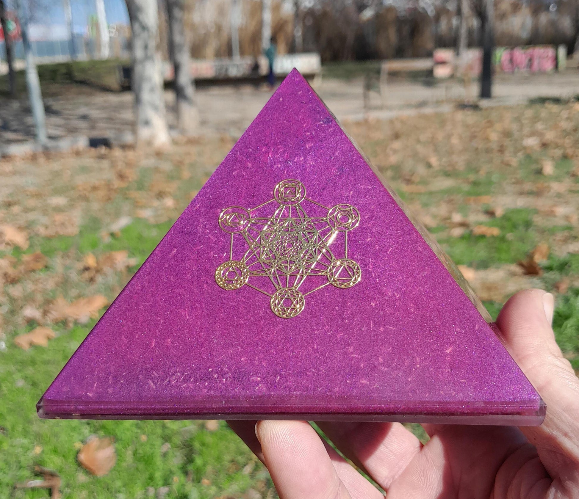 Pirámide Orgonita Cubo de Metatron Violeta - 120mm de Base- Orgone Pyramid