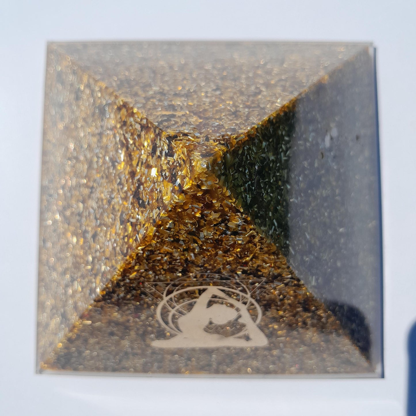 Pirámide Orgonita Yoga Marrón- 120mm de Base- Orgone Pyramid