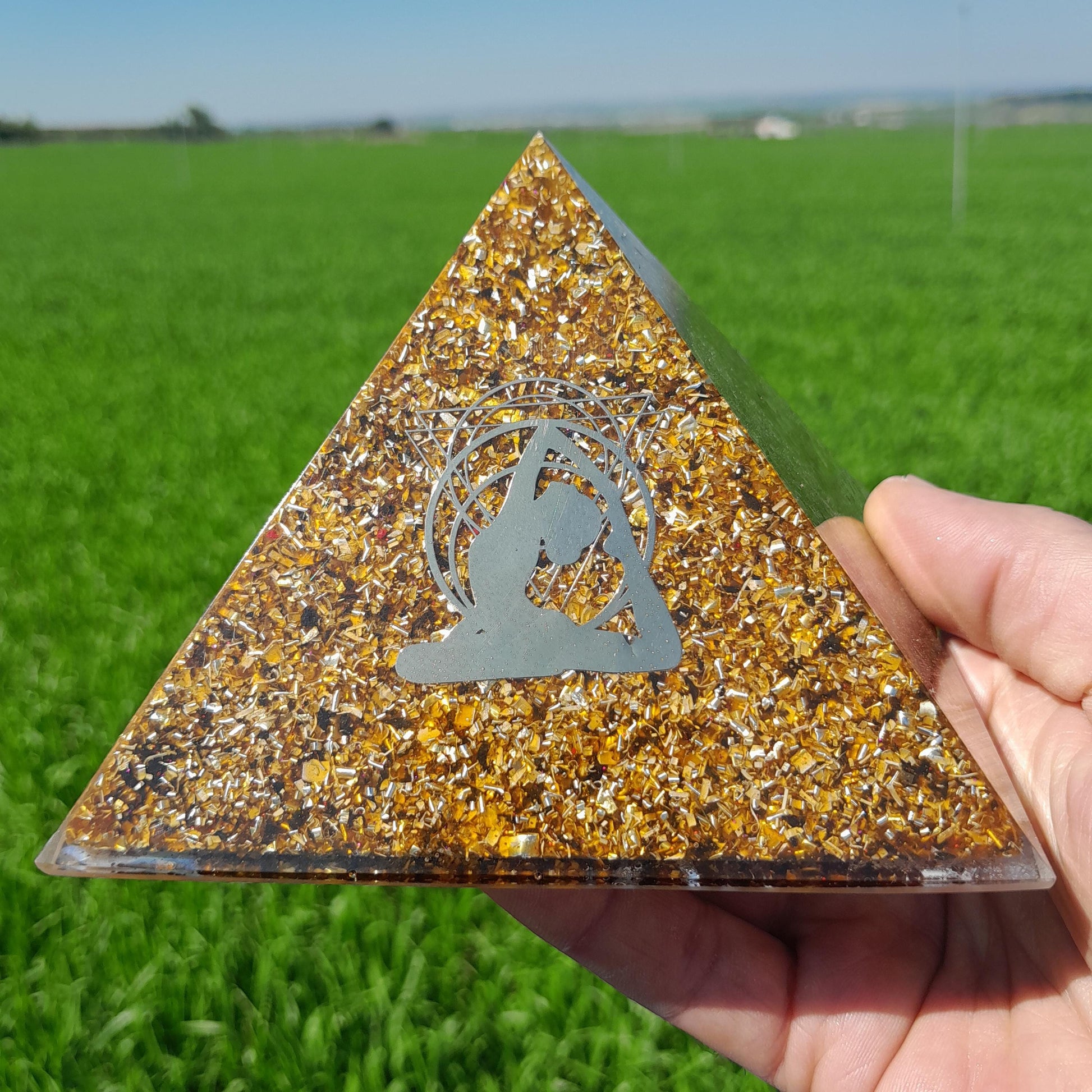 Pirámide Orgonita Yoga Marrón- 120mm de Base- Orgone Pyramid