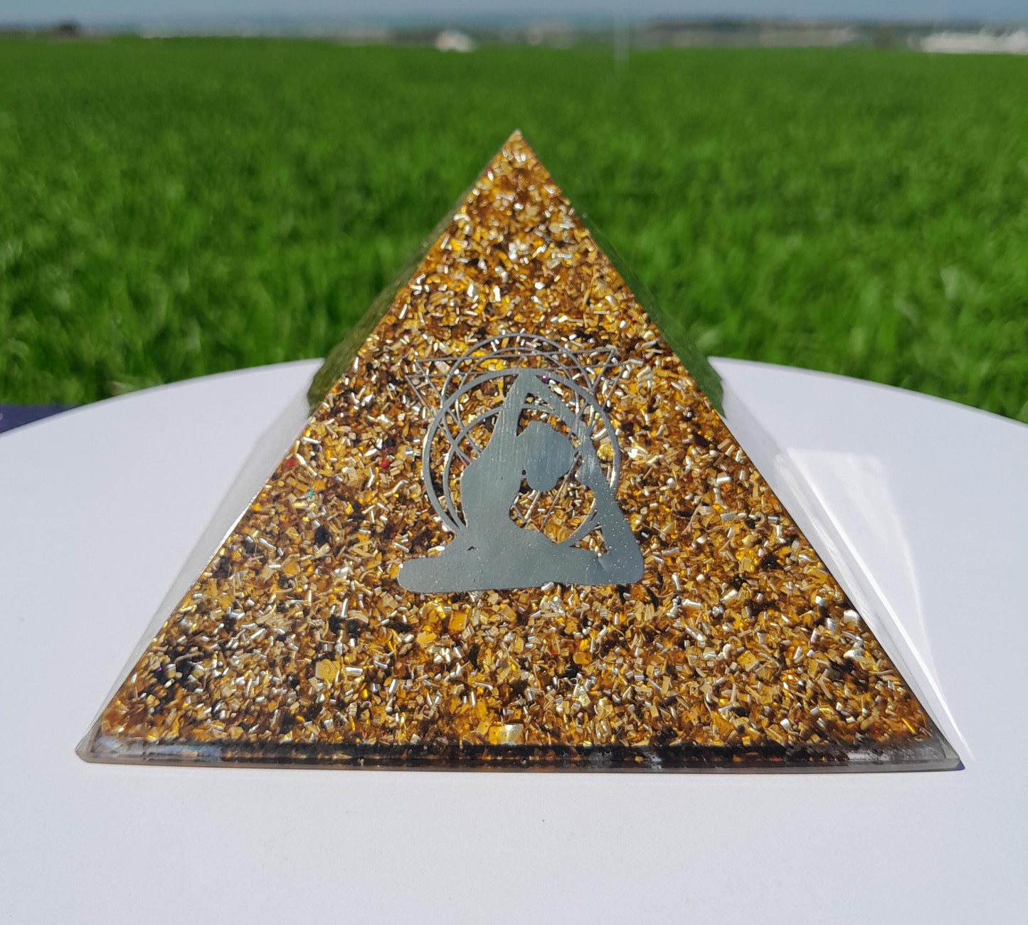 Pirámide Orgonita Yoga Marrón- 120mm de Base- Orgone Pyramid