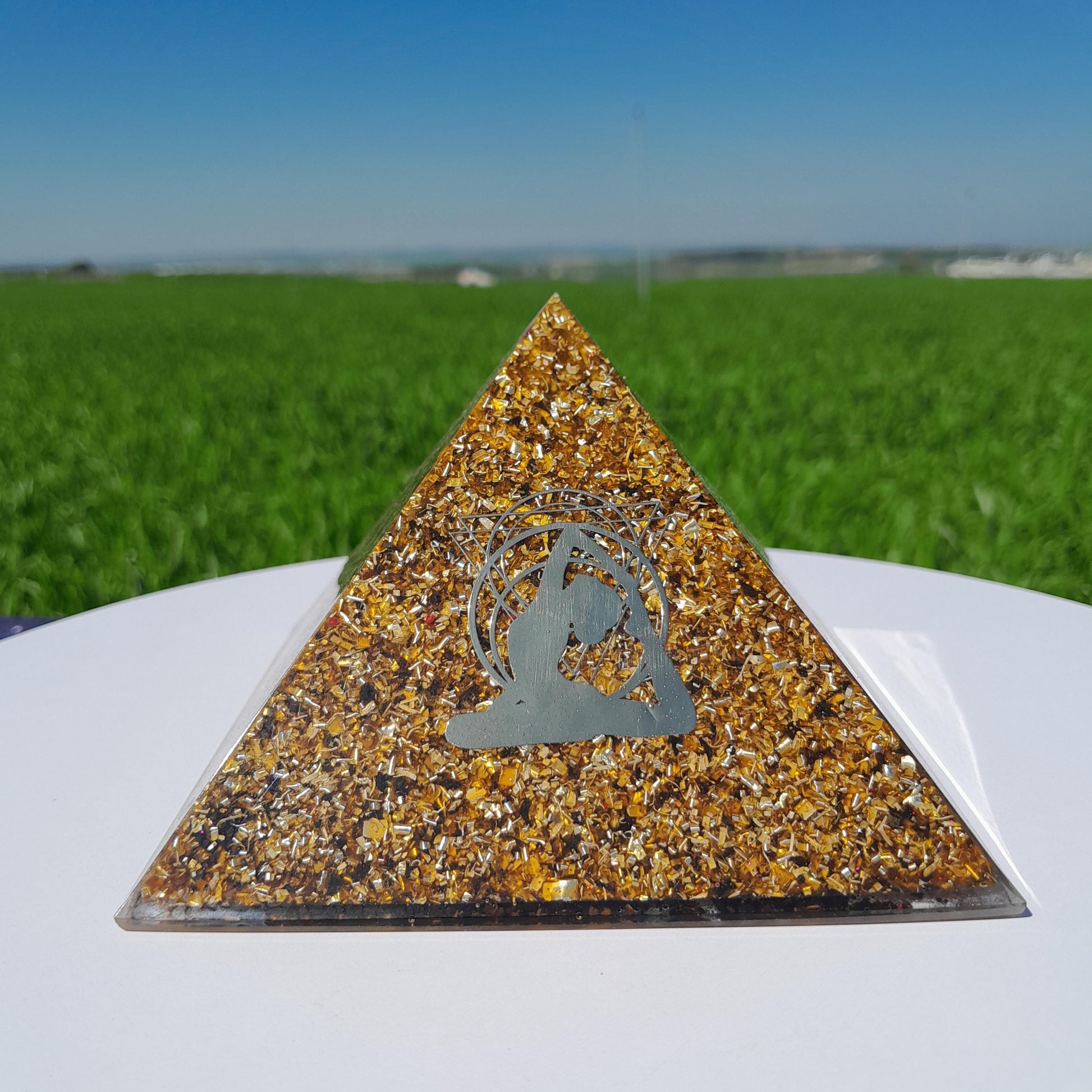Pirámide Orgonita Yoga Marrón- 120mm de Base- Orgone Pyramid