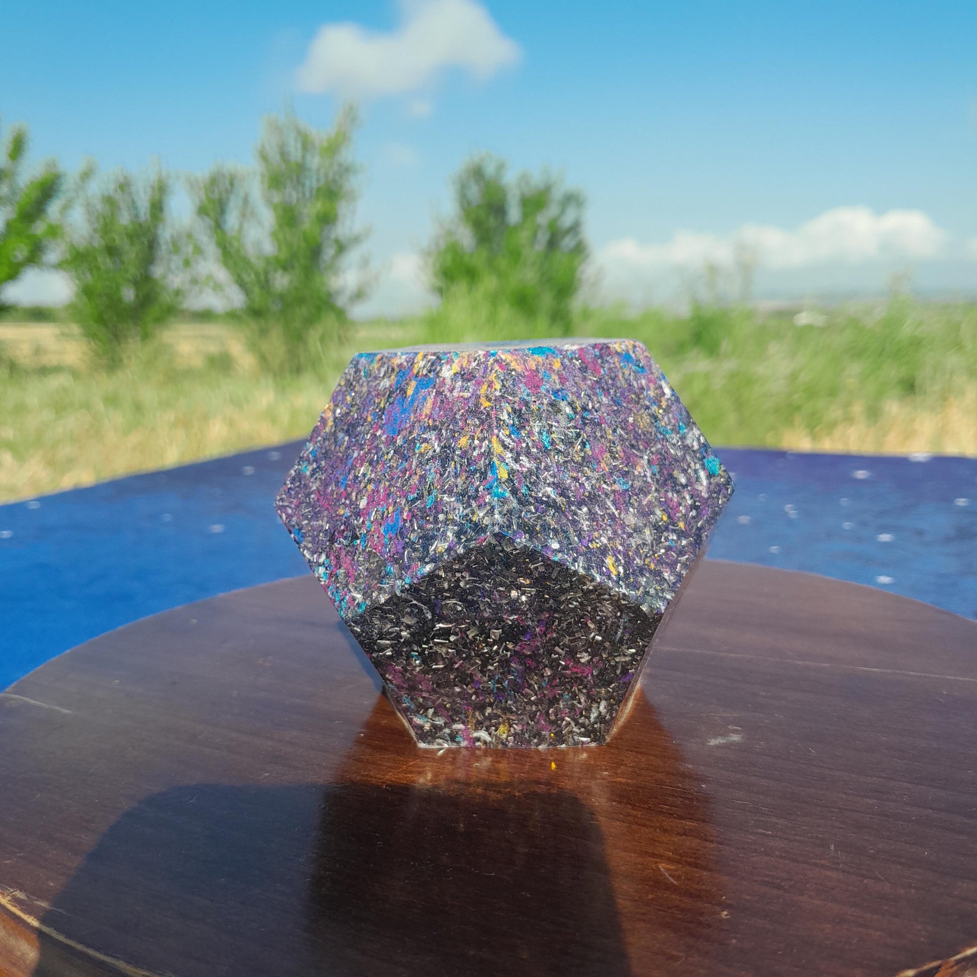 Dodecaedro de Orgonita Multicolor con Shunguita- Orgone Energy