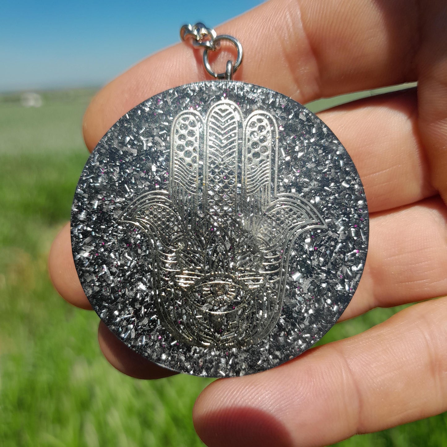 Llavero Orgonita mano de Fátima con Shunguita- Orgonite Keychain