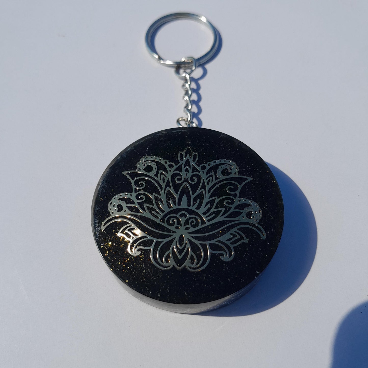 Llavero Orgonita Flor de Loto con Shunguita- Orgonite Keychain